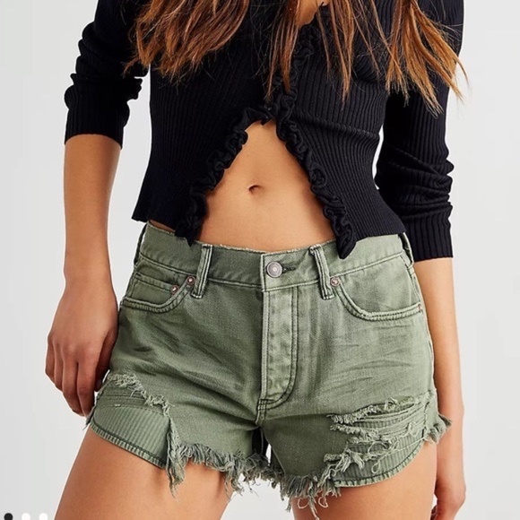 Free People Loving Good Vibrations distressed cut-off jean shorts - Picture 1 of 9